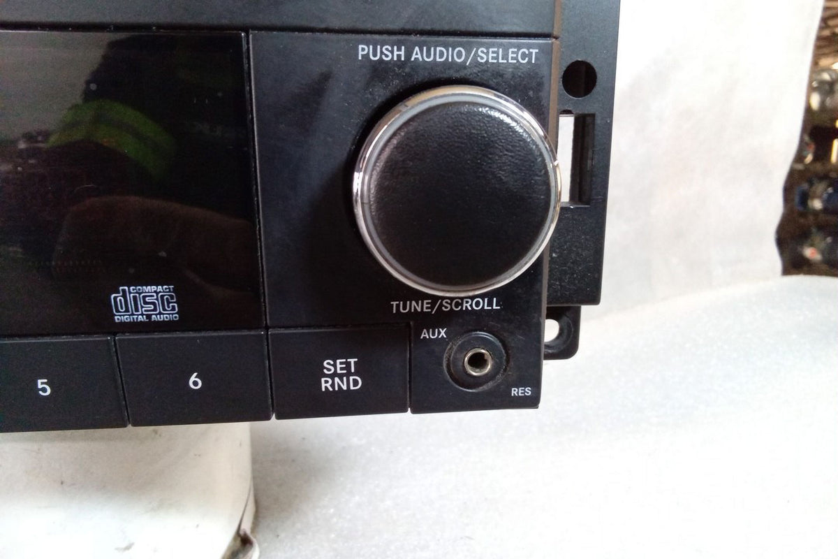 2010 Dodge Caravan AM FM CD MP3 Receiver U89828