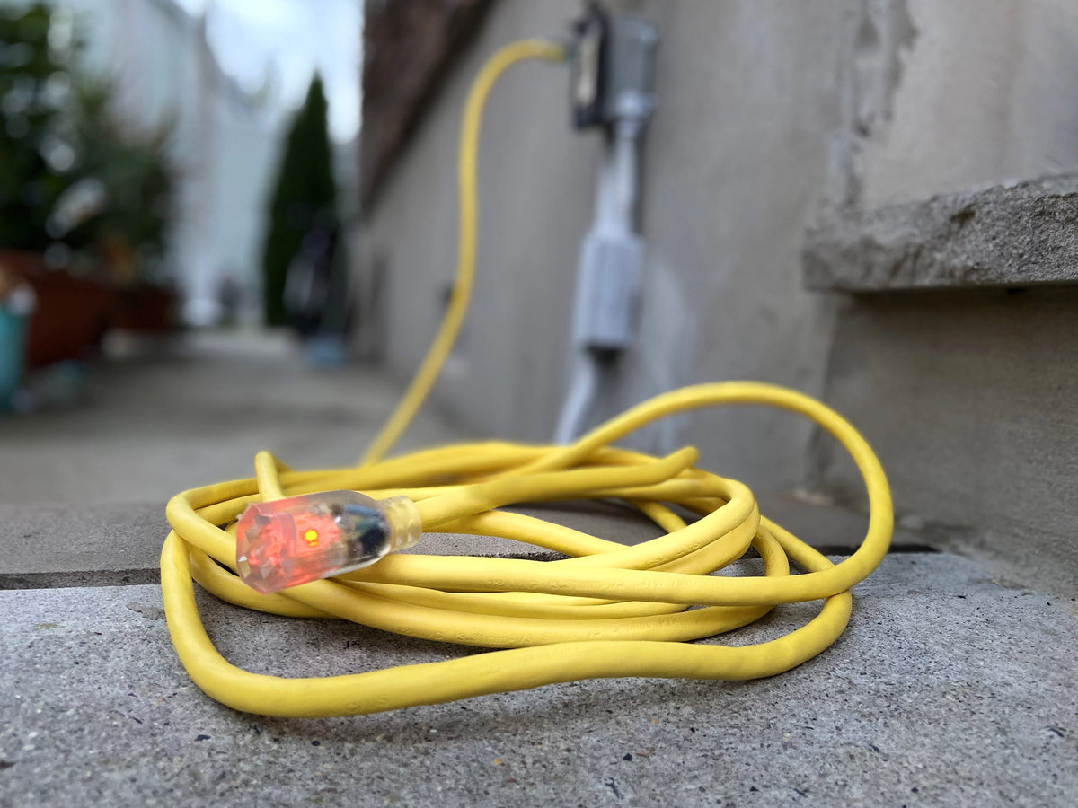 Yellow SJTW 15A Lighted Cord Set Q681087