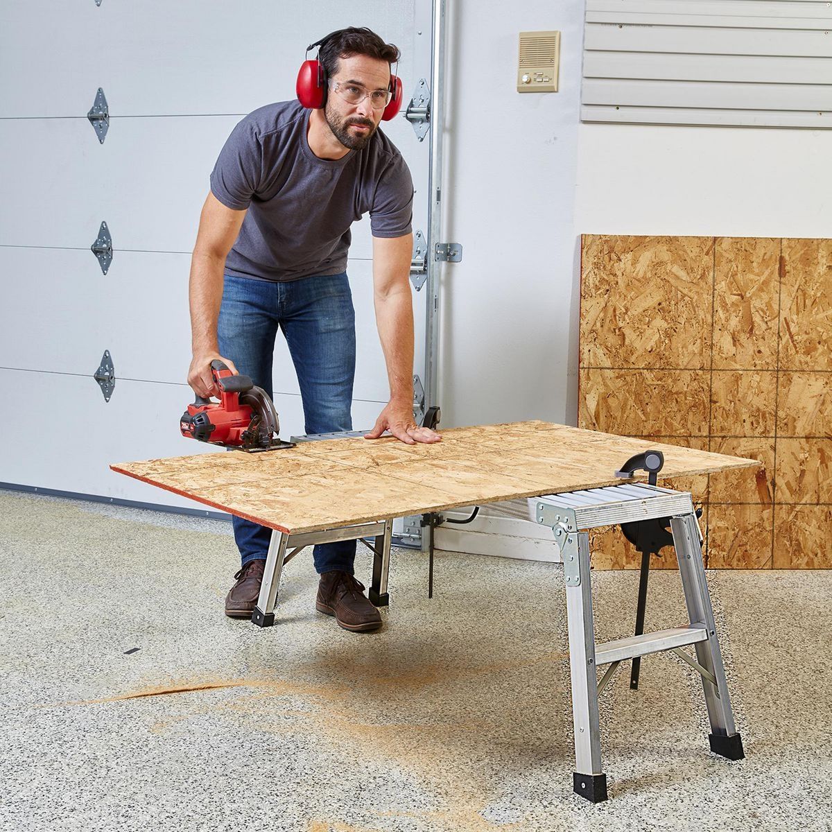 40 In. Lightweight Aluminum Work Platform X779661