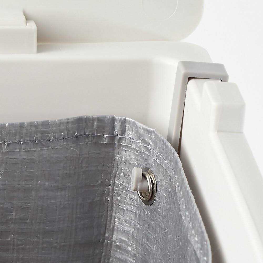 Flip Litter Box with Scoop and Reusable Liner Q152
